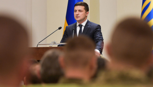 Volodymyr Zelensky félicite les militaires ukrainiens à l’occasion de leur fête professionnelle 