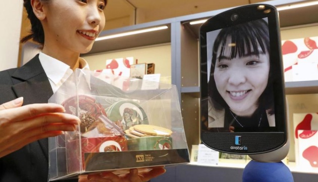 В Японії відкрили перший у світі магазин з роботами-”аватарами”