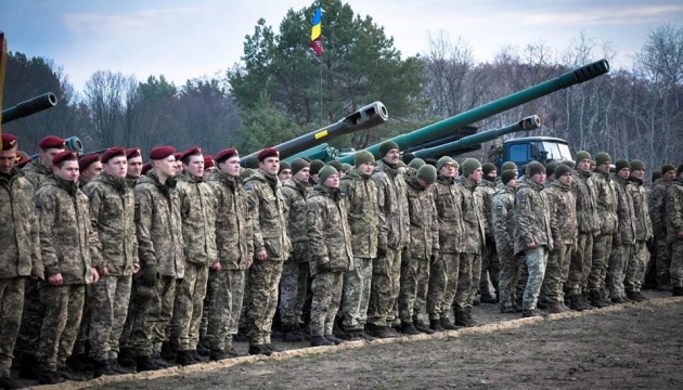 Десантники 25-ї бригади привітали волонтерів зі святом