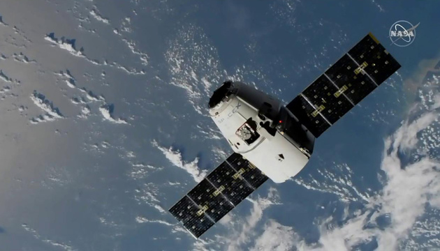 Космический грузовик Cargo Dragon успешно состыковался с МКС