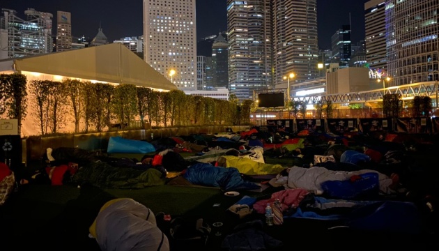 Тысячи людей во всем мире заночевали под открытым небом в поддержку бездомных