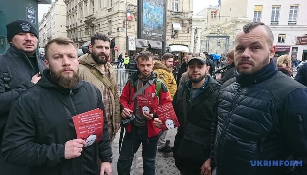 У Парижі ветерани війни з Росією вимагають не допустити капітуляцію України