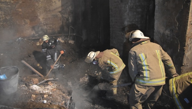 Пожежа в одеському коледжі: рятувальники розбирають завали