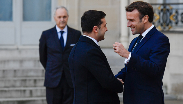 Volodymyr Zelensky a félicité Emmanuel Macron pour sa réélection