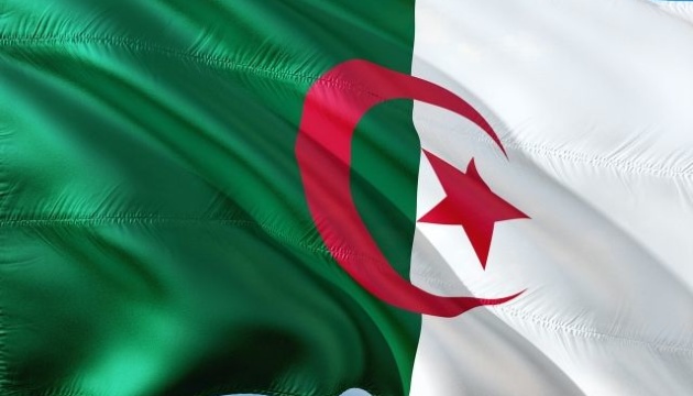 Алжир призначив дострокові президентські вибори на вересень