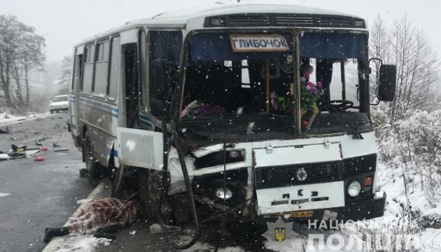 Автобус із пасажирами потрапив у смертельну ДТП під Тернополем