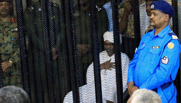 Експрезидента Судану засудили до двох років за корупцію