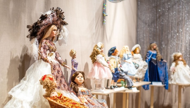 L'histoire de la mode par les poupées : le musée d'Odessa a montré 100 pièces de collection
