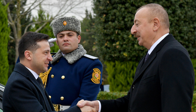 ゼレンシキー大統領、アゼルバイジャンを訪問　ドンバス戦争とナゴルノ・カラバフ紛争を協議
