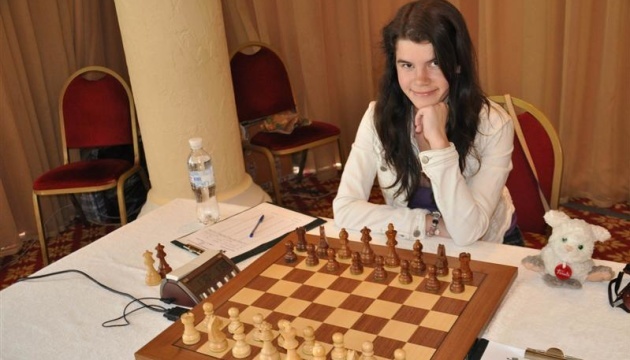 На чемпіонатах України з шахів лідирують Євген Штембуляк та Юлія Осьмак