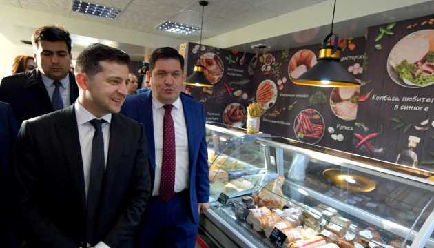 Zelensky visits Ukrainian shop in Baku