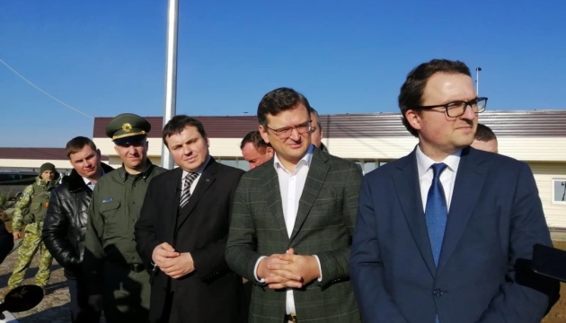 На адмінмежі з Кримом відкрили сервісну зону КПВВ 