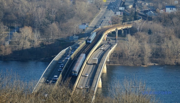 На мосту Метро 19 жовтня частково обмежать рух транспорту
