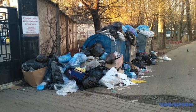 У Чернівцях протестувальники відступили від сміттєзвалища після тижня блокування
