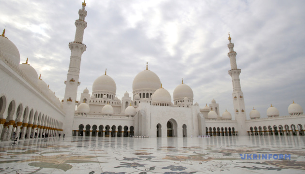 В Абу-Дабі туристів відправлять на екскурсію мечетями