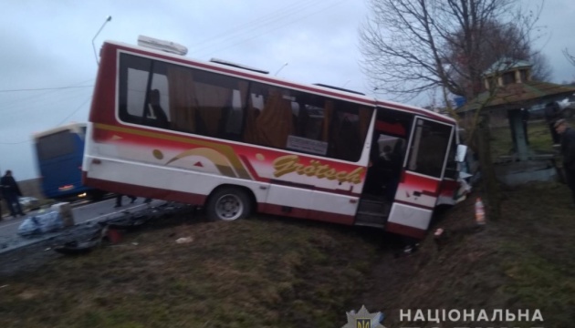 На Волині автобус з пасажирами потрапив у ДТП, восьмеро постраждалих