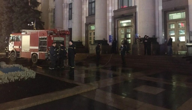 Поліція вручила підозру чоловіку, який підпалив двері Харківської ОДА