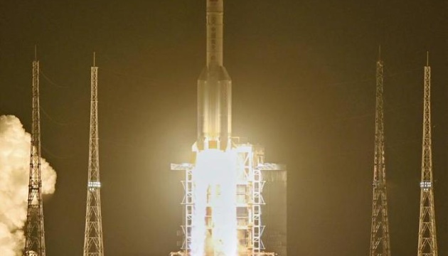 У Китаї запустили найбільшу ракету-носій країни