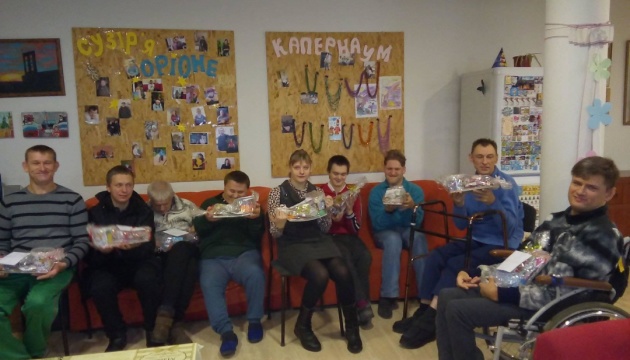 Українці в Нідерландах надіслали різдвяні подарунки для молоді з особливими потребами у Львові