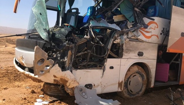 В Єгипті туристичні автобуси зіткнулися з вантажівкою, є загиблі й постраждалі