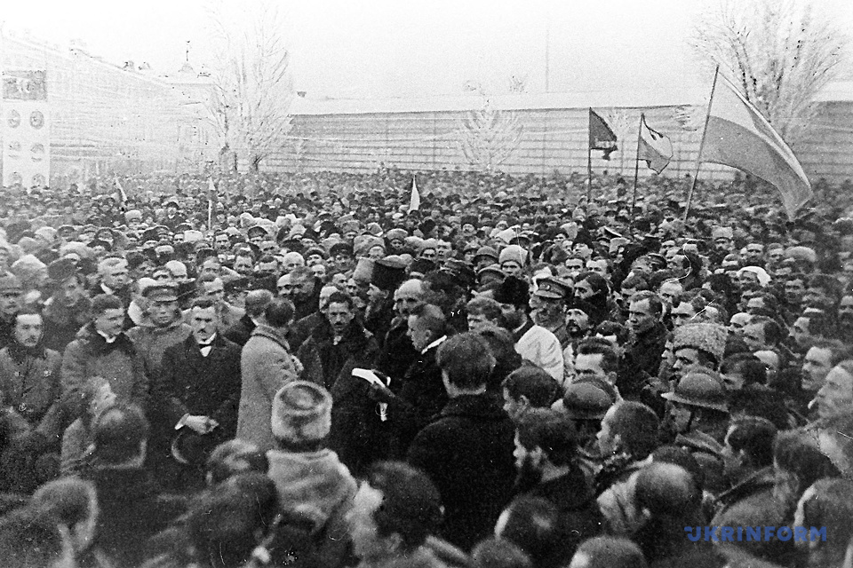 Урочистості на Софійській площі з нагоди проголошення Акта Злуки, 22 січня 1919 року / Фото: Укрінформ