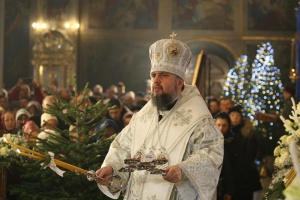 Epiphanius hält im St. Michaelskloster ein Amt ab