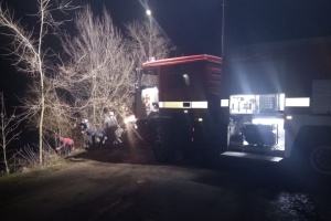 Auto versinkt in Teich: Vier Insassen tot