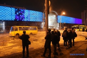 La chaussée s’effondre après la rupture d’un tuyau au centre de Kyiv