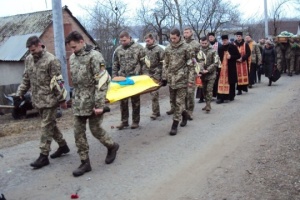 Les habitants de la région de Jytomyr ont fait leurs adieux au militaire tué dans le Donbass
