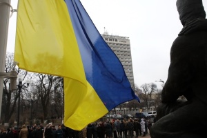 Le drapeau de l’État a été solennellement hissé devant la Rada