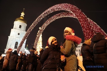Новый год на Софийской площади Киева встретили более 100 тысяч человек