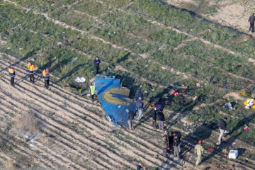 イランのウクライナ航空機墜落現場はブルドーザーでならされた=国際調査報道グループ「べリングキャット」