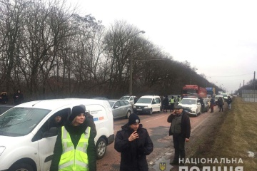 Біля Рівного блокували дорогу, протестуючи проти будівництва деревообробного заводу