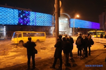 La chaussée s’effondre après la rupture d’un tuyau au centre de Kyiv
