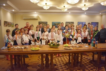 Колядки й щедрівки від українських школярів лунали у посольстві України в Молдові