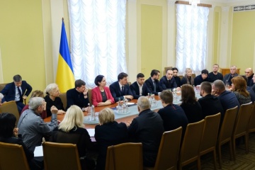 Зеленський удруге зустрівся з родичами загиблих в Ірані українців