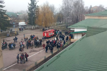 У школі на Київщині розпилили аерозольний балончик, учнів та вчителів евакуювали