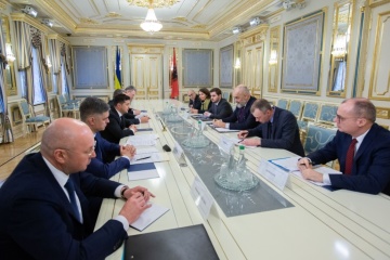 Zelensky y el presidente en ejercicio de la OSCE discuten la ampliación del mandato de la MEO en el Donbás