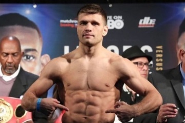 El boxeador ucraniano Derevyanchenko encabeza el ranking de peso mediano del CMB