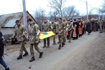 На Житомирщині попрощалися з бійцем, який загинув від кулі снайпера