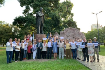 В Аргентині День Соборності урочисто відзначили біля монументу Шевченку в Буенос-Айресі
