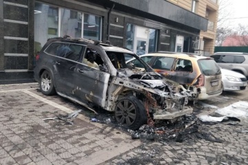 В Ужгороді спалили авто дипломата - ЗМІ