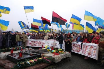 Пам’ять загиблих героїв вшанували на місці легендарного бою під Крутами