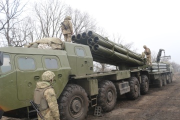 Українські військові провели на Донбасі навчання зі “Смерчами”