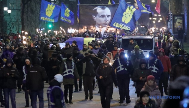 У Києві розпочалась смолоскипна хода на честь Степана Бандери