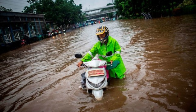Наводнение и оползни в Индонезии унесли 36 жизней