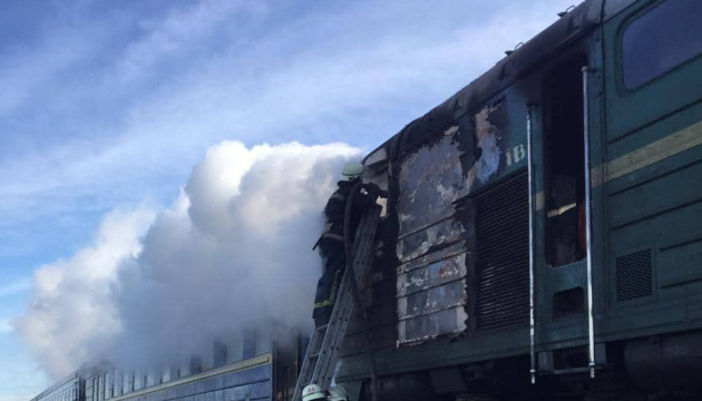 Lokomotive des Passagierzugs „Charkiw - Cherson“ fängt während Fahrt Feuer