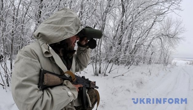 Russian-led forces fire artillery and mortars in Donbas. One Ukrainian soldier killed