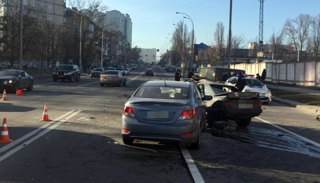 Drei Autos in Kyjiw zusammengeprallt, ein Autofahrer gestorben