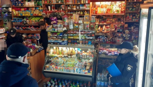 Поліціянти затримали озброєного грабіжника в одному із магазинів Львова